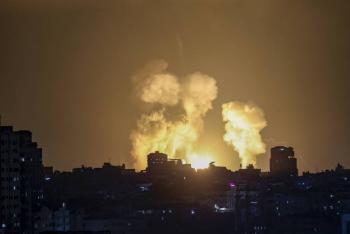 Civiles y combatientes palestinos mueren en bombardeo israel&iacute; en Gaza