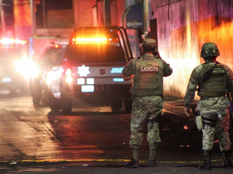 Mueren 8 personas en ataque a bar en el centro de México