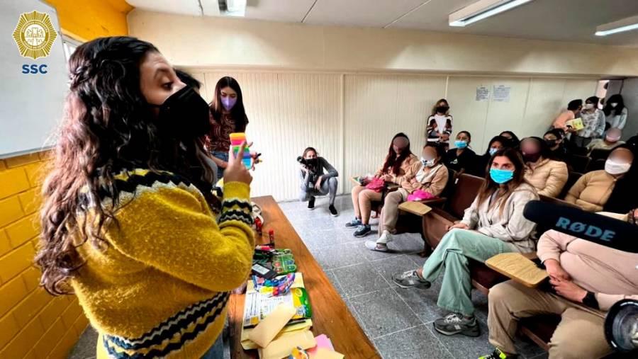 Reclusorios De CDMX reciben m&aacute;s de 9 mil libros donados por ni&ntilde;as y j&oacute;venes que luchan por la equidad de g&eacute;nero
