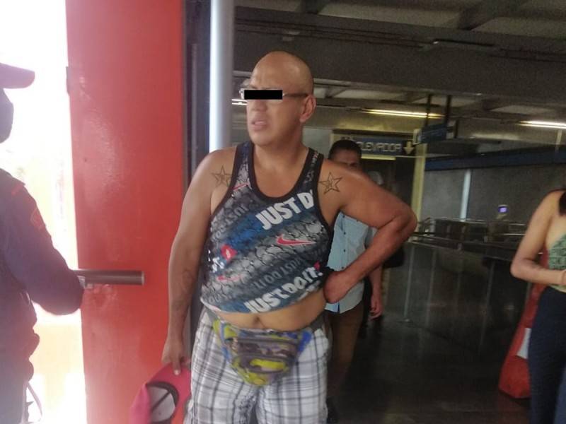 Arrancan de mordida oreja a usuario de metro por defender a chica en el trasporte