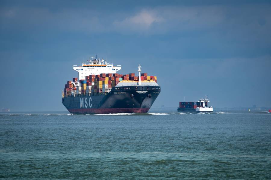 Cuatro barcos cargueros con granos zarpan de Ucrania
