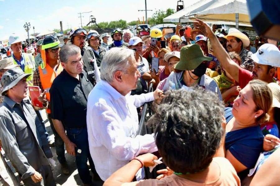 AMLO recorrió zona donde se encuentran los 10 mineros atrapados