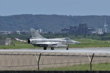 China contin&uacute;a sus ejercicios militares en torno a Taiw&aacute;n