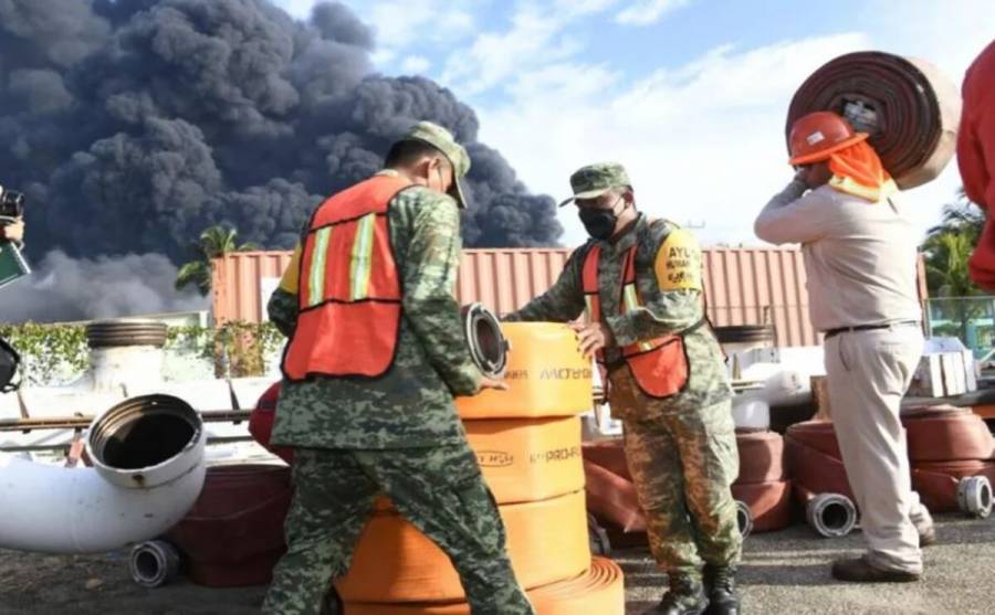 Sedena establece puente aéreo en apoyo a combate de incendio en Cuba
