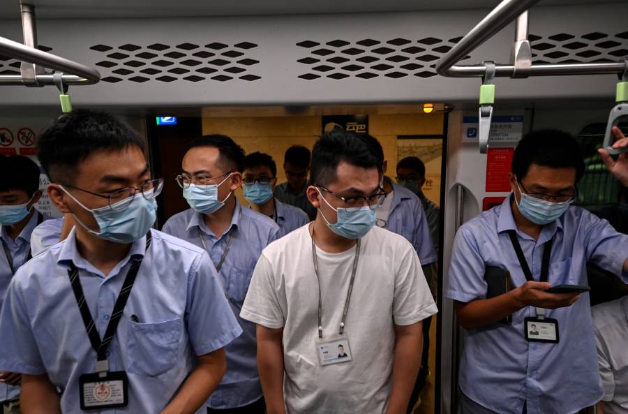 Rebrote de Covid en China deja a m&aacute;s de 80,000 turistas varados en la isla de Hainan