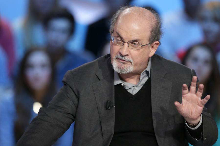 Apuñalan al escritor Salman Rushdie en Nueva York