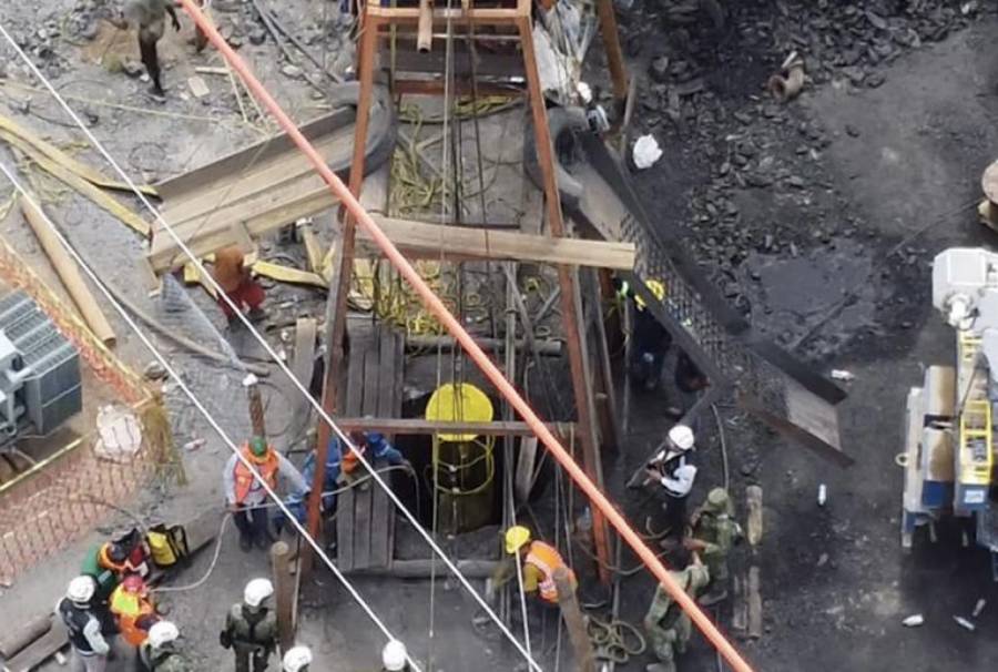 Rescate de mineros en Coahuila, cerca por descenso del agua