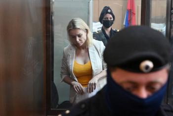 Arresto domiciliario para la periodista rusa que denunci&oacute; ofensiva en Ucrania