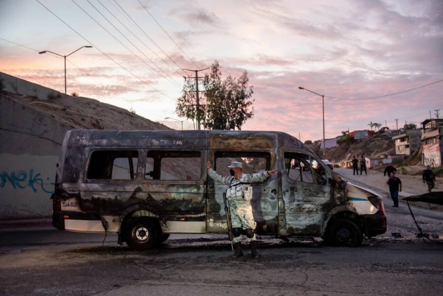 17 detenidos por quemar vehículos en Baja California
