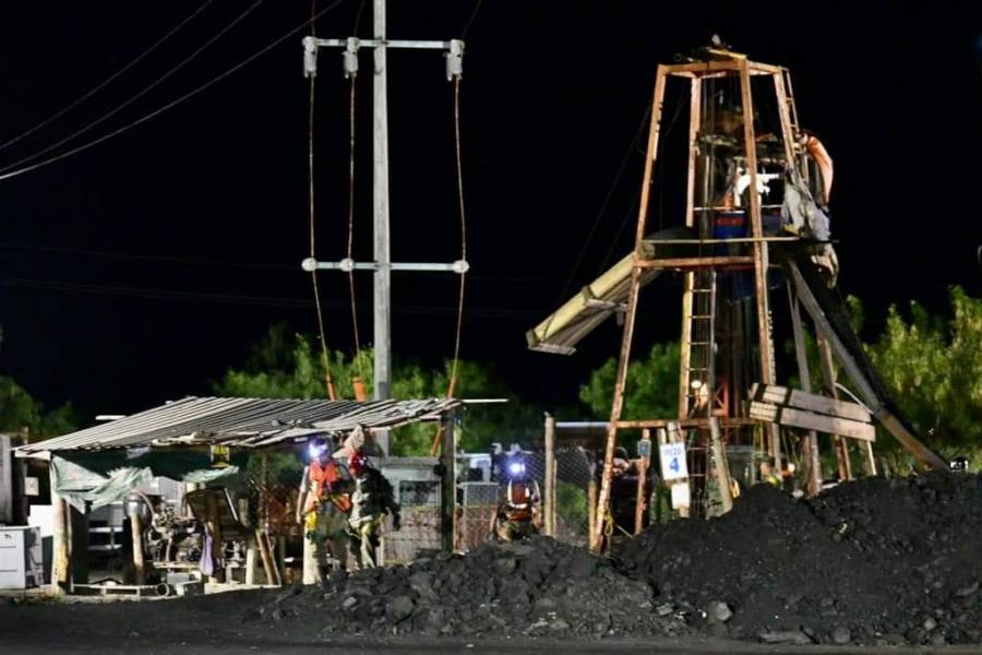 Aumento “abrupto” de agua complica rescate de 10 mineros, reportan autoridades de Coahuila