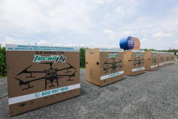 Entregan drones para la fumigaci&oacute;n de cultivos a productores guanajuatenses