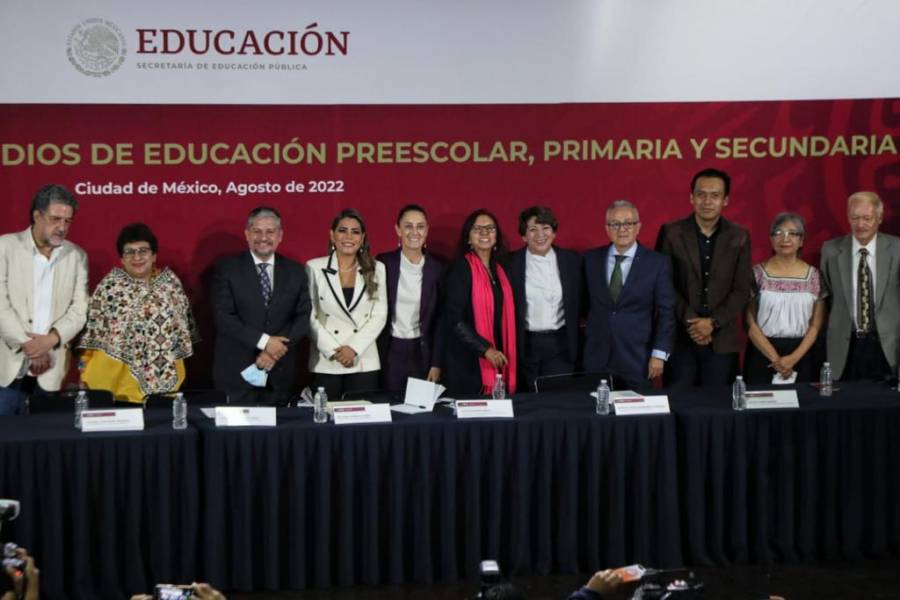 Sheinbaum reconoce trabajo docente de Delfina Gómez y Leticia Ramírez
