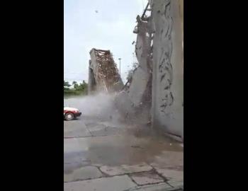 Se derrumba el Arco de Coatzintla, en Veracruz (Video)