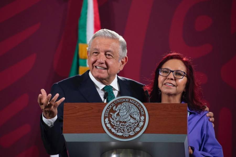 AMLO acusa a clasistas de rechazar a Leticia Ramírez; 