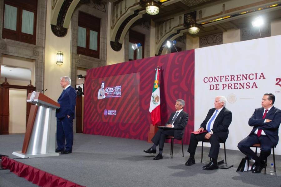 Democracia corre riesgos con INE y TEPJF