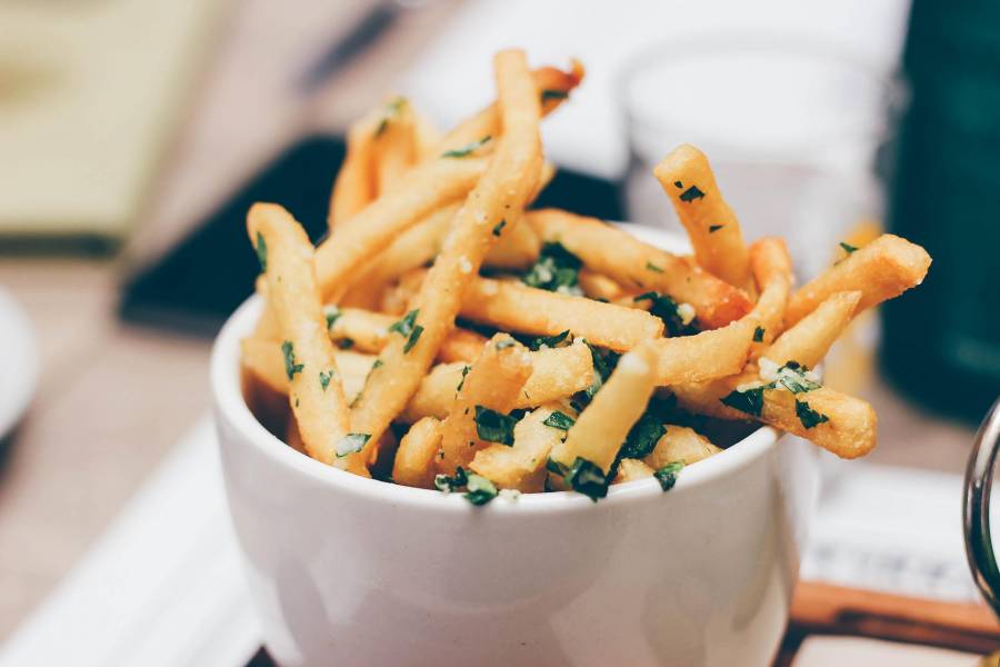 Nueve de cada 10 mexicanos comen papas a la francesa: estudio