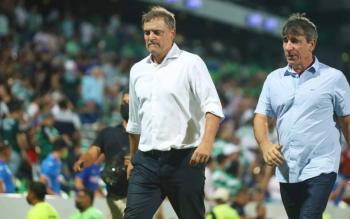 Diego Aguirre deja Cruz Azul tras humillante goleada del Am&eacute;rica