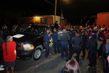 VIDEO: Turba de fieles intenta linchar a sacerdote en Xochimilco