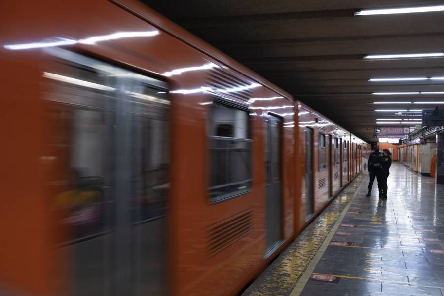 Sujeto sube al techo de vagón en la Línea 3 del Metro en la CDMX