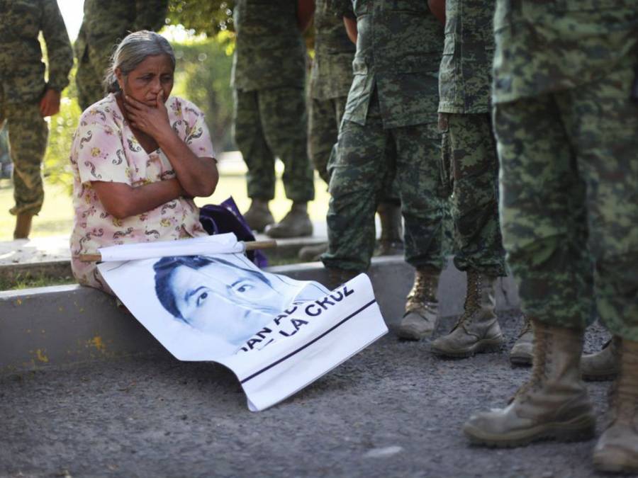 Fiscalía confirma a Sedena que hay 20 órdenes de captura contra militares por caso Ayotzinapa