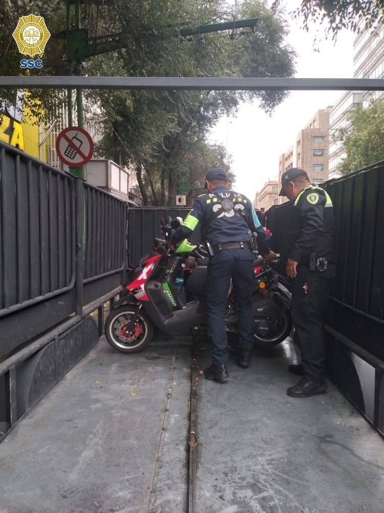 En atención a denuncias ciudadanas, oficiales de la SSC implementan dispositivo de recuperación de vialidades en Alcaldía Cuauhtémoc