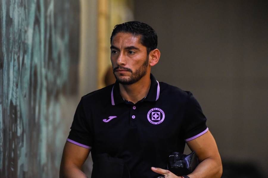 Corona regresará a la titularidad con Cruz Azul; Jurado a la banca