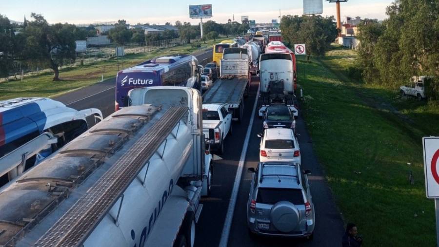 Transportistas retiran bloqueo en la carretera México-Pachuca tras nueves horas