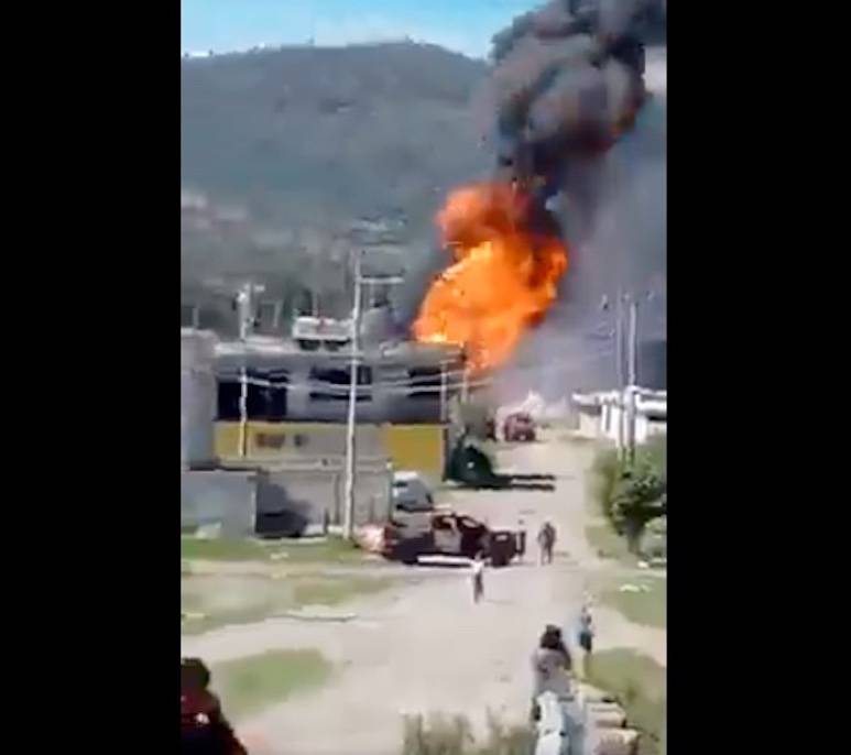 Explota ducto de gas de Pemex por presunta toma clandestina en Amozoc, Puebla