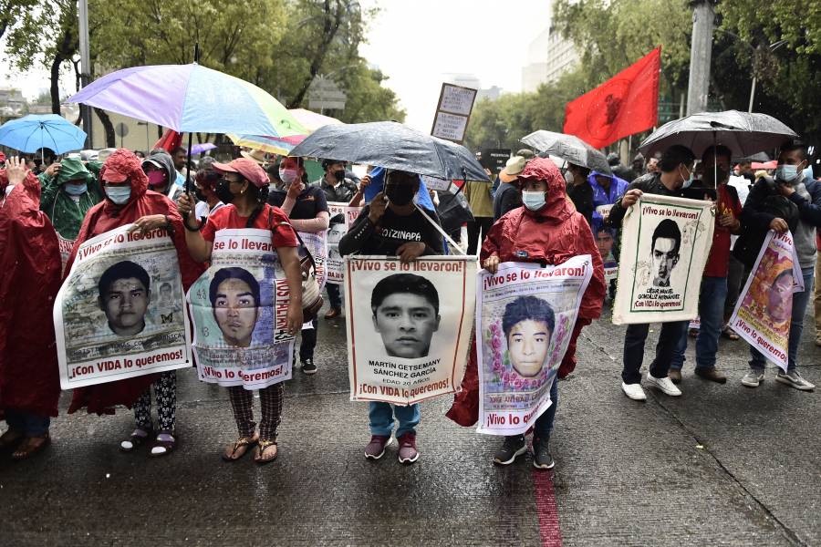 Ayotzinapa | En manifestación piden castigo a funcionarios por desaparición de los 43 normalistas
