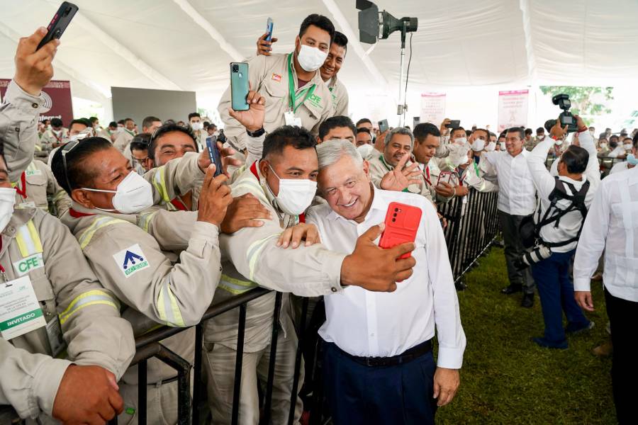 Instalación de 2 mil 800 antenas en todo el país acercará servicio de internet en todo el país: Presidente