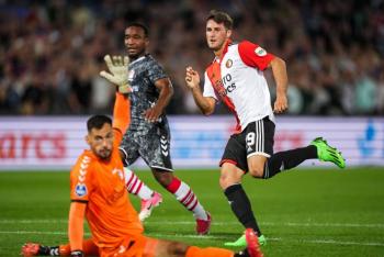 Santiago Gim&eacute;nez anota su primer gol con el Feyenoord de Holanda