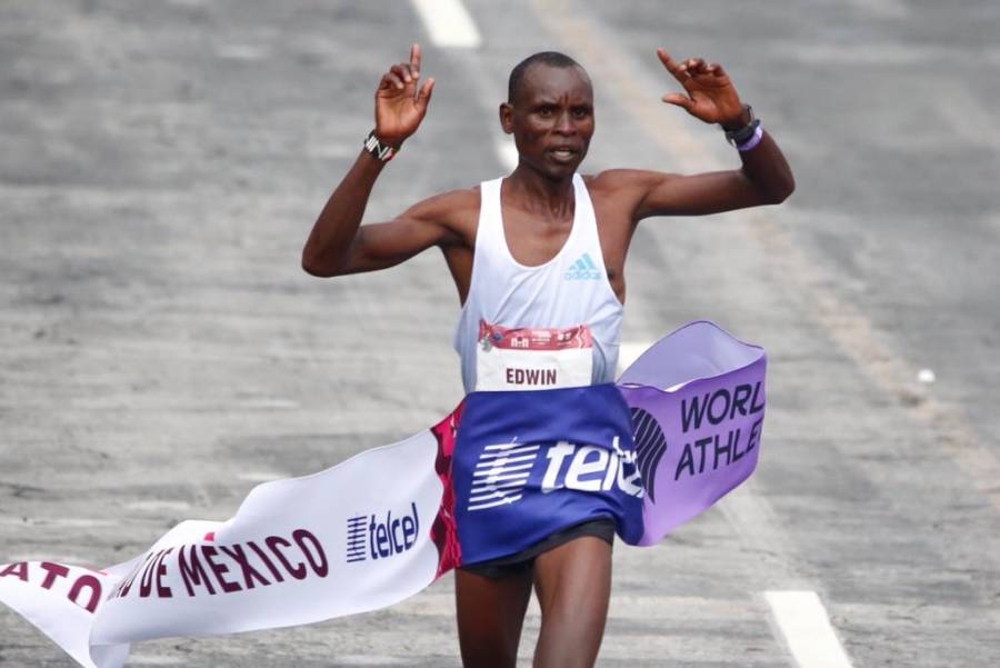 Edwin Kiprop Kiptoo, originario de Kenia, gana el Maratón CDMX 2022