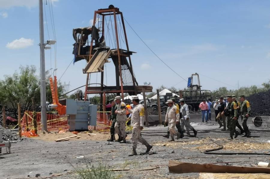 Sí habrá memorial, pero prioridad es rescatar a mineros, dice López Obrador