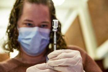 Para combatir a la variante &oacute;micron, EEUU autoriza nueva versi&oacute;n de vacunas Pfizer y Moderna
