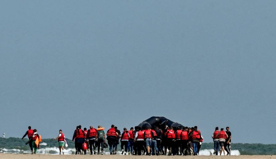 Rescatan a cerca de 190 migrantes en el canal de la Mancha