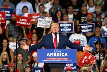 Trump califica a Biden como 