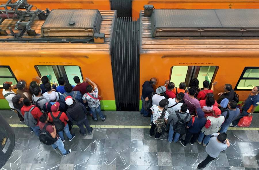 Humo en estación Zapata de la Línea 3 del Metro