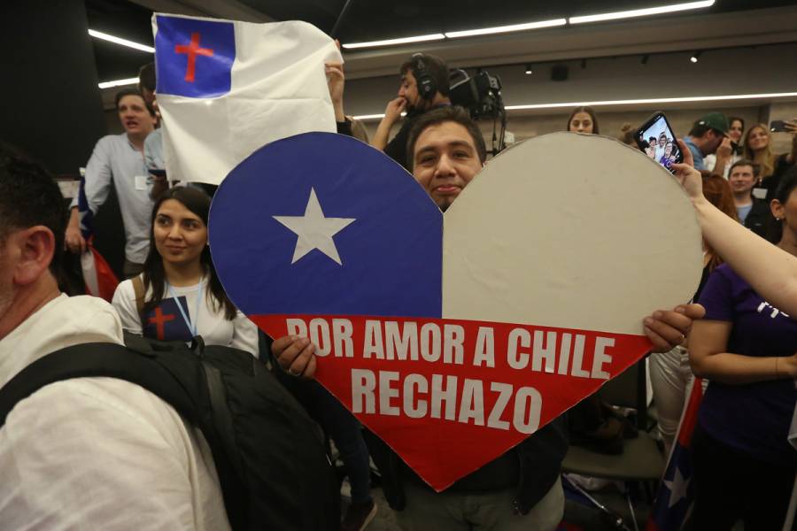 Contundente rechazo a nueva Constitución de Chile a través de plebiscito