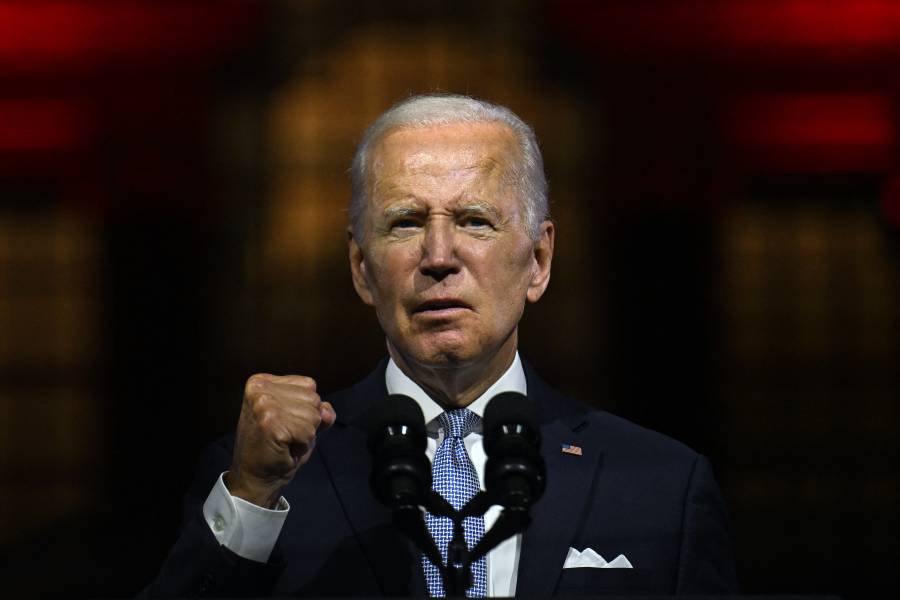 Biden dice a sindicatos que ha cumplido su palabra a favor de los trabajadores