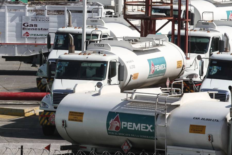 SCJN admite a trámite controversia que obliga a empresas privadas comprar gas natural a Pemex y CFE