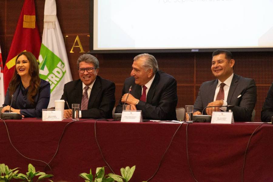 Adán Augusto López se disculpa con senadores de Morena; llama 