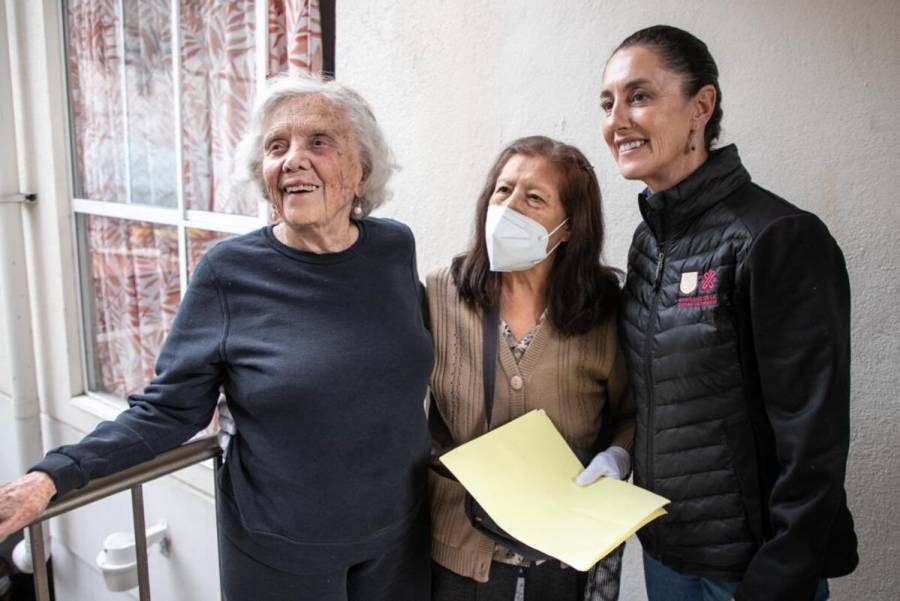 Claudia Sheinbaum entrega viviendas en alcaldía Coyoacán