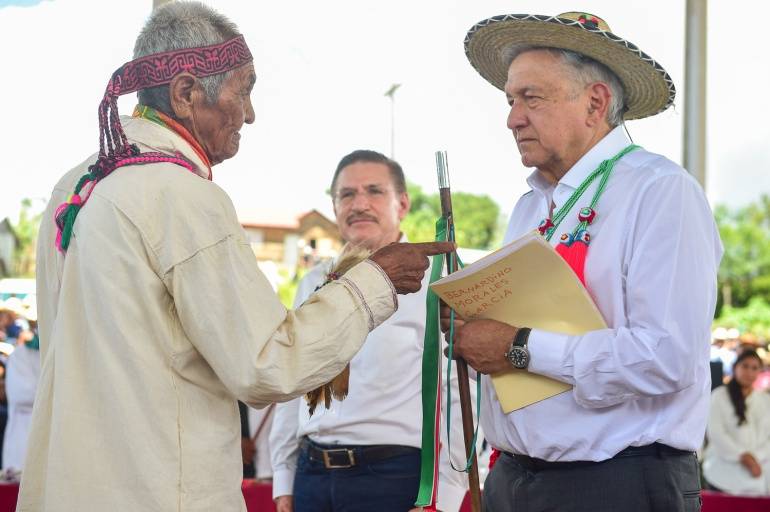 Presidente escucha necesidades del pueblo O’dam en Mezquital, Durango