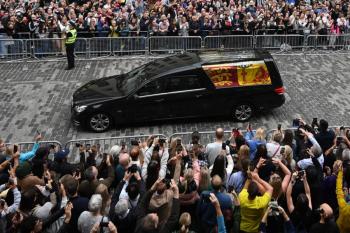 De Balmoral a Edimburgo, los escoceses acompa&ntilde;an el &uacute;ltimo viaje de Isabel II