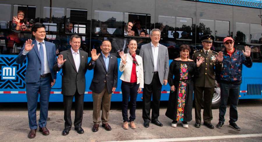 Sheinbaum inicia pruebas operativas del Trolebús Elevado, transporte único en el mundo