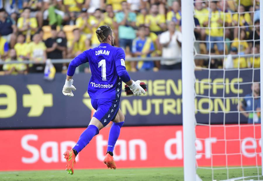 Jeremías Ledesma y su gesto para intentar salvar a un aficionado tras emergencia en el Barcelona vs Cádiz