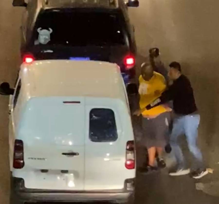 Personas sospechosas suben a una camioneta a sujeto en CDMX