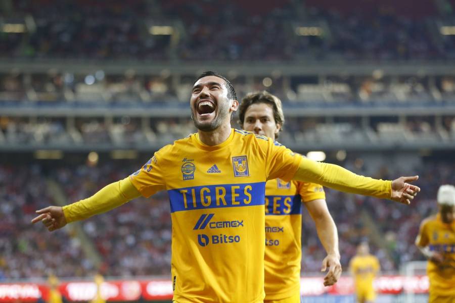 Tigres golea a Chivas en partido pendiente de Fecha 9