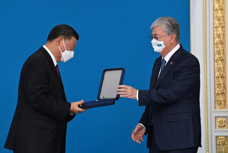 Xi Jinping muestra su cercan&iacute;a con Kazajist&aacute;n, un aliado tradicional de Mosc&uacute;