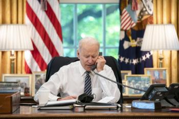 Joe Biden habl&oacute; con el Rey Carlos III e inst&oacute; a mantener una 